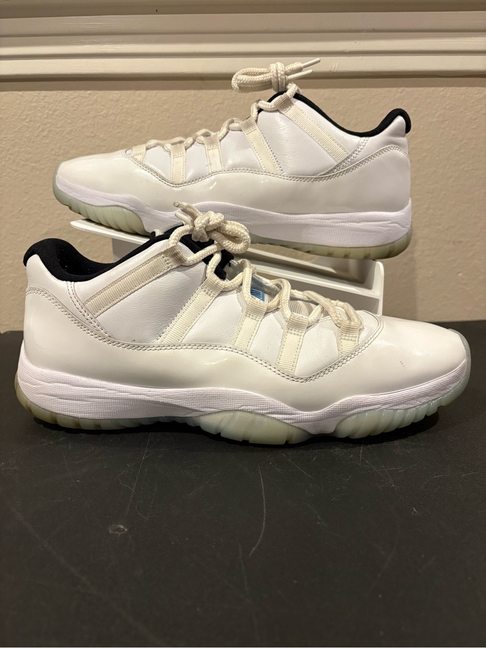 Nike Air Jordan 11 Retro Low Legend Blue Size 11 AV2187-117 White legend blue
